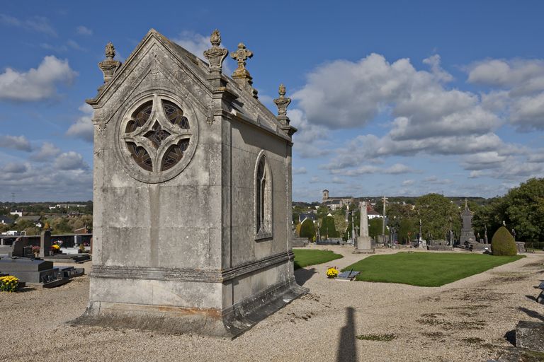 Chapelle funéraire de la famille de La Tour d'Auvergne-Lauraguais - Cimetière, rue des Plantes, Villiers-Charlemagne