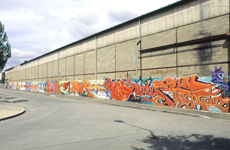 Nantes, rue Louis-Joxe. Graff réalisé lors d'un crew en 2002.