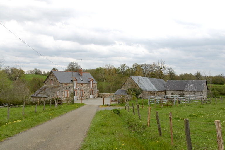 Ferme, actuellement maison, les Descends