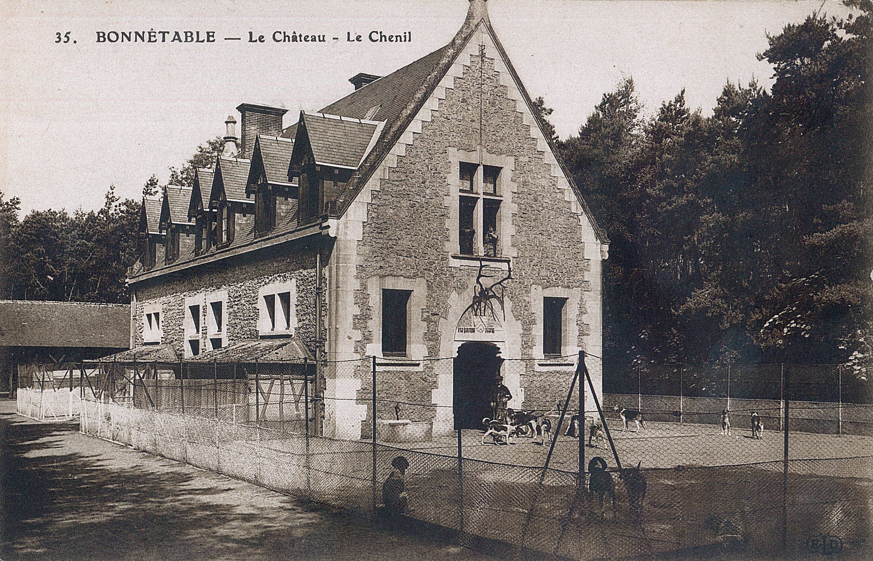 Les communs du château de Bonnétable