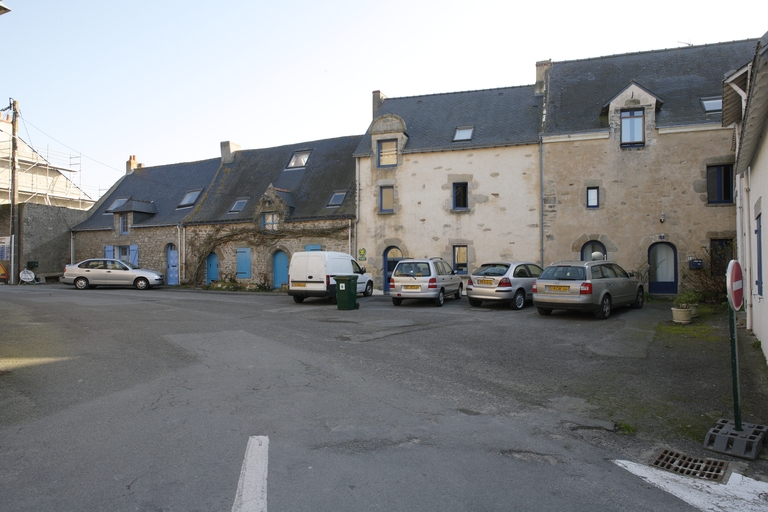 Rangée de maisons, 7, 9, 11, 13 rue François-Thuard