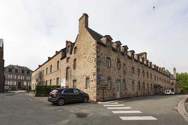 Couvent de bénédictines Notre-Dame-de-Grâce de Montaigu, actuellement école, médiathèque et maison