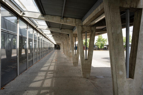 Ancien couvent puis caserne actuellement lycée Touchard