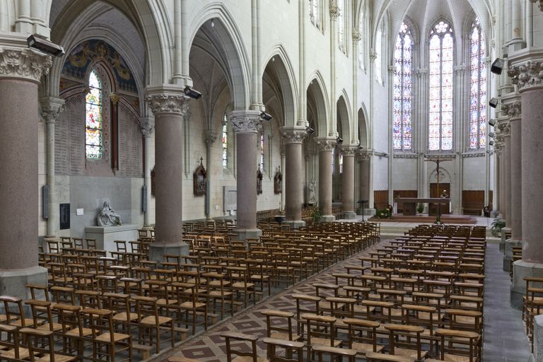 Monument aux morts, église paroissiale Saint-Symphorien de Montjean-sur-Loire