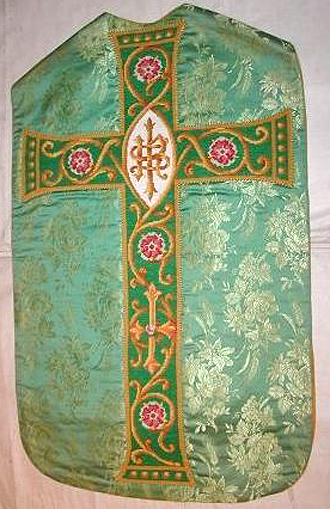 Ornement vert n° 10 : chasuble, étole, bourse de corporal, voile de calice