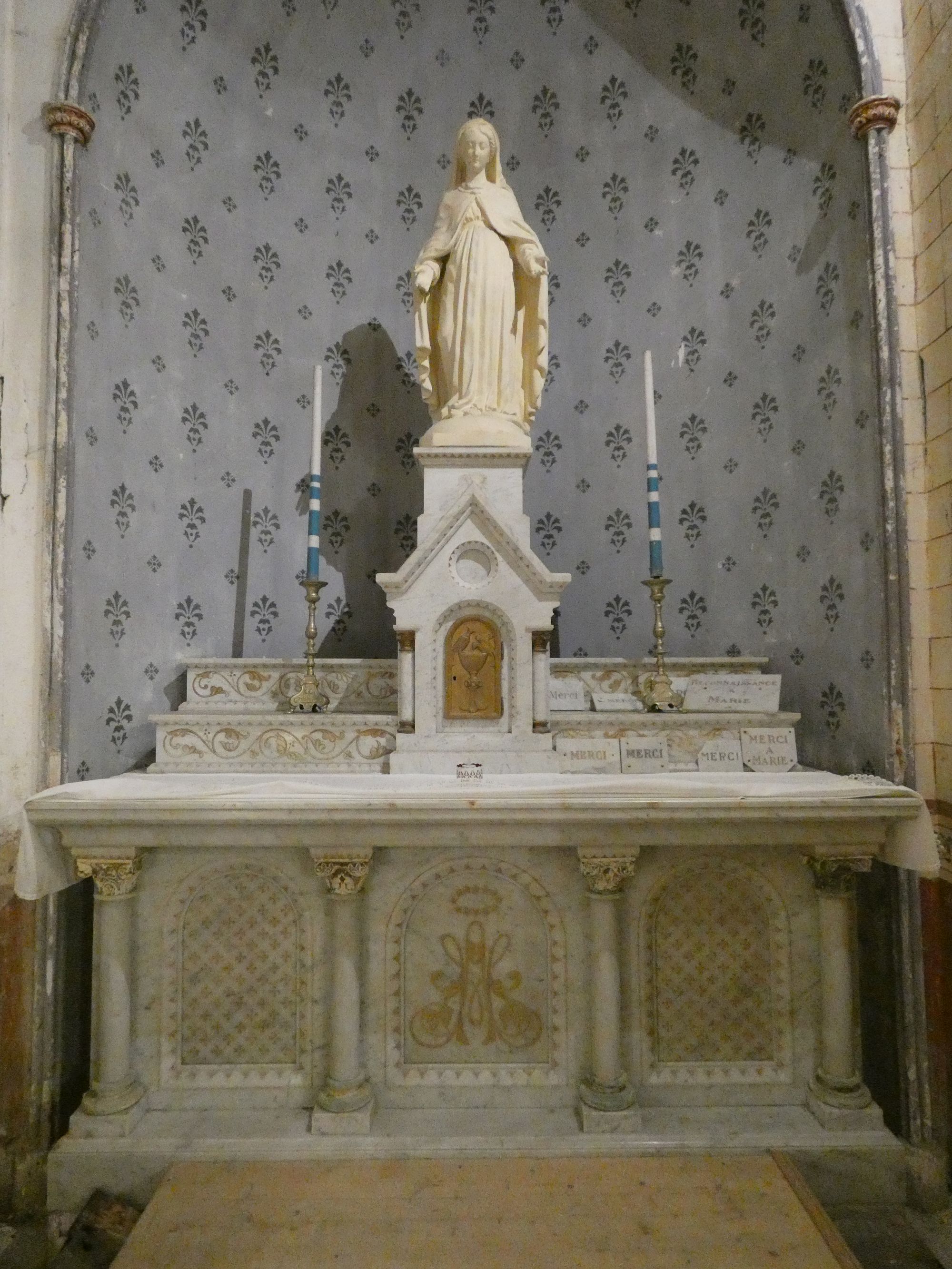 Autel, tabernacle et statue de la chapelle de la Vierge