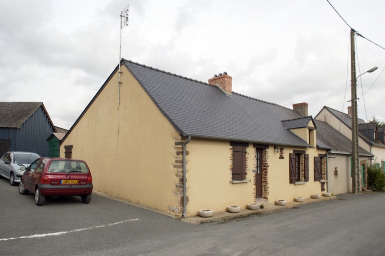 Maison - 1 rue du Bas-Château, 1ère maison, Blandouet