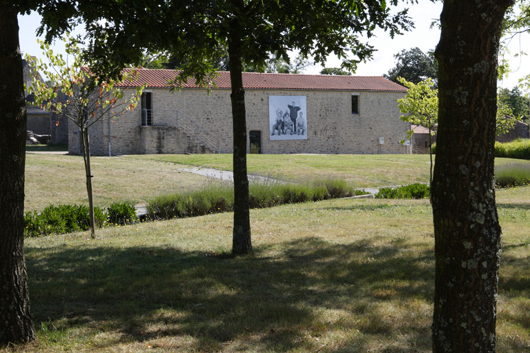 Ensemble de 32 photographies monumentales à Saint-Herblain et à Orvault : Dans(e) la cité