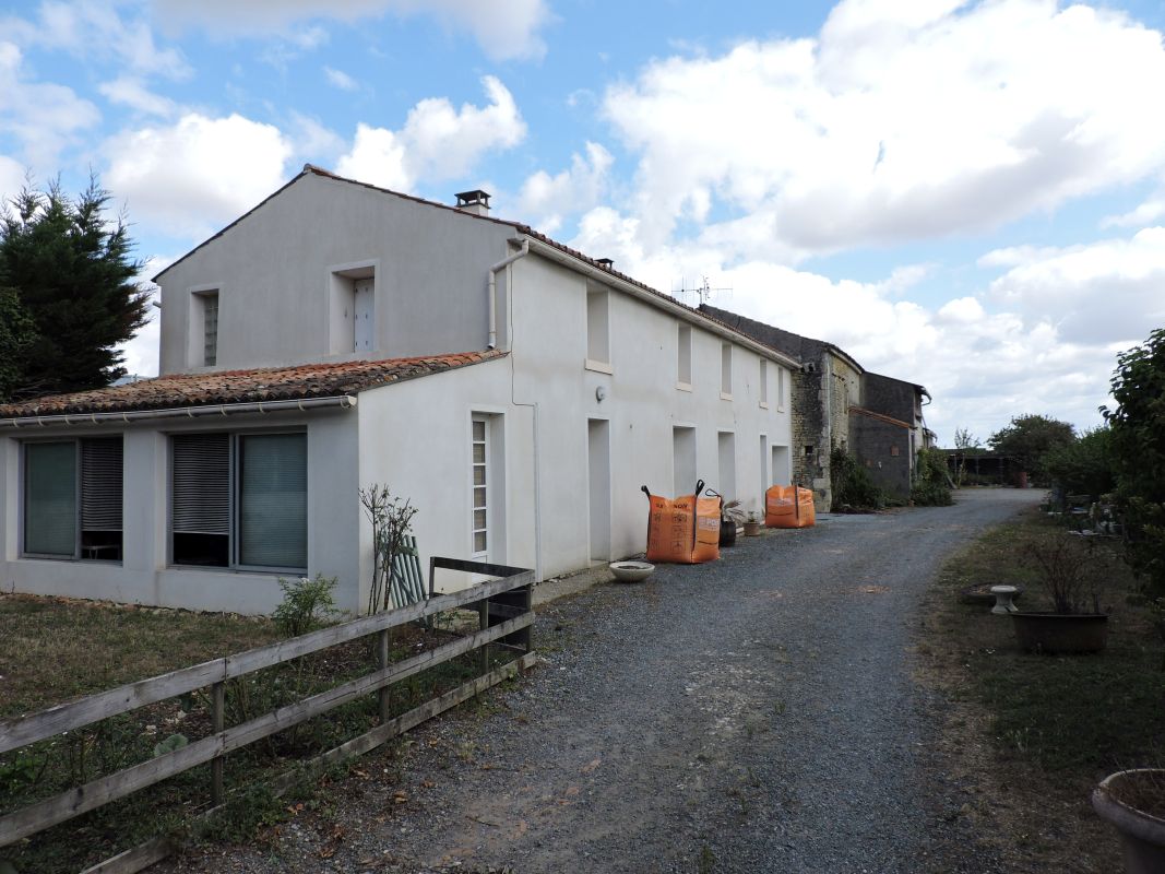 Moulin de Sans Pitié (disparu), puis ferme, actuellement maison, rue du Stade