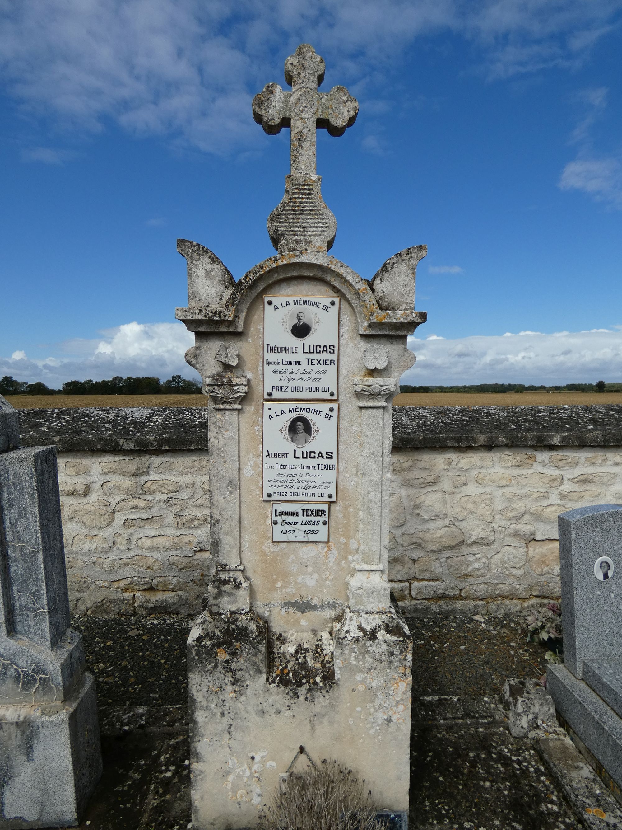 Tombeau de la famille Lucas-Texier, dont un soldat de la guerre 1914-1918