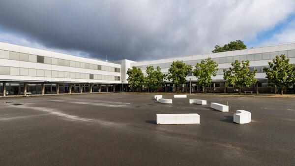 Ancien couvent puis caserne actuellement lycée Touchard