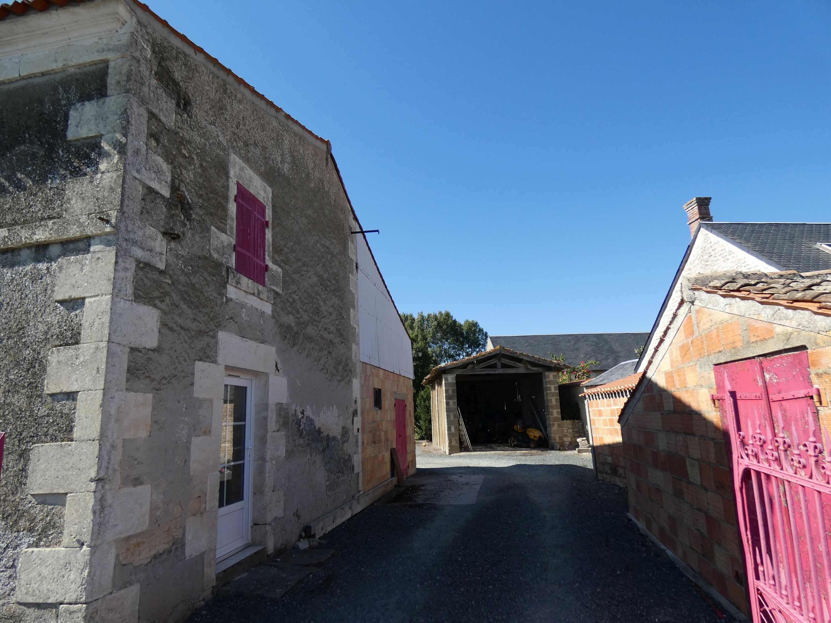 Ferme, actuellement maison ; Village de la Sèvre, 27 et 29 route des Cabanes