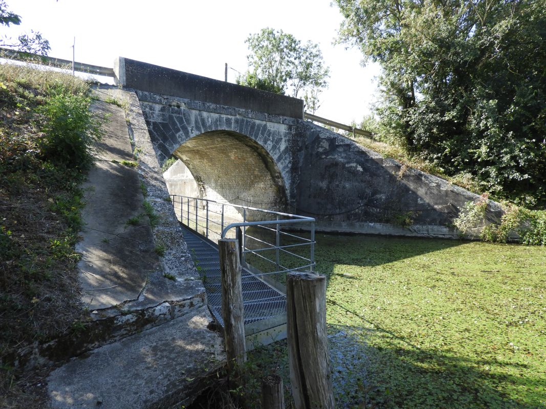 Aqueduc et écluse du Gouffre ; Route de La Rochelle