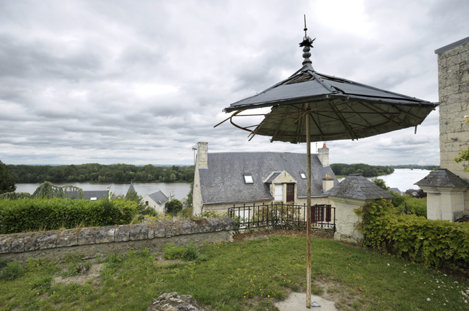 Carrière souterraine, puis demeures et édifice artisanal de production de prunes séchées, aujourd'hui maison dite Bellevue, 1 place des Dames-de-Tourzel, Montsoreau