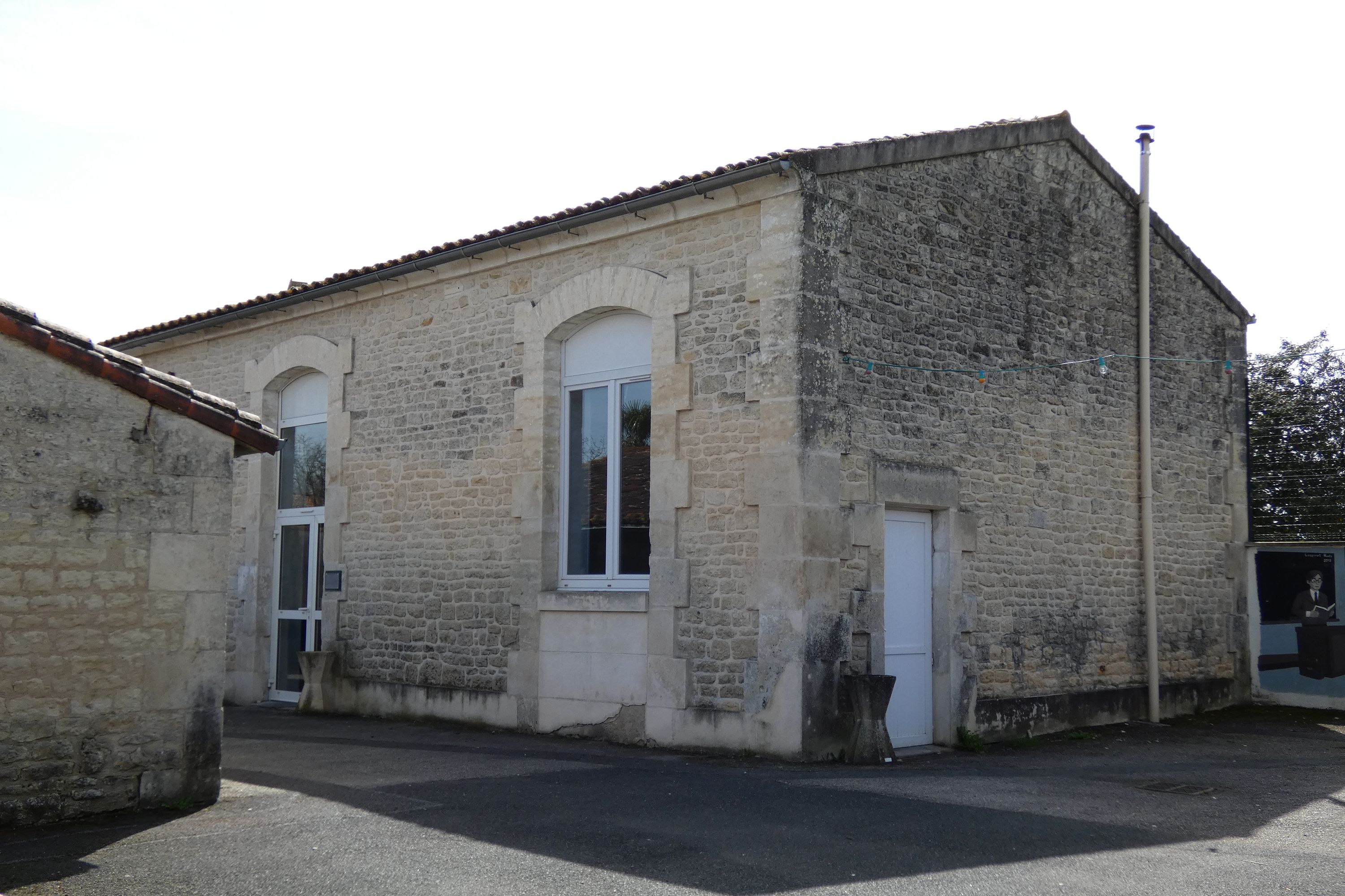 Ecole primaire d'Aziré, puis salle des fêtes Alfred-Roux et café