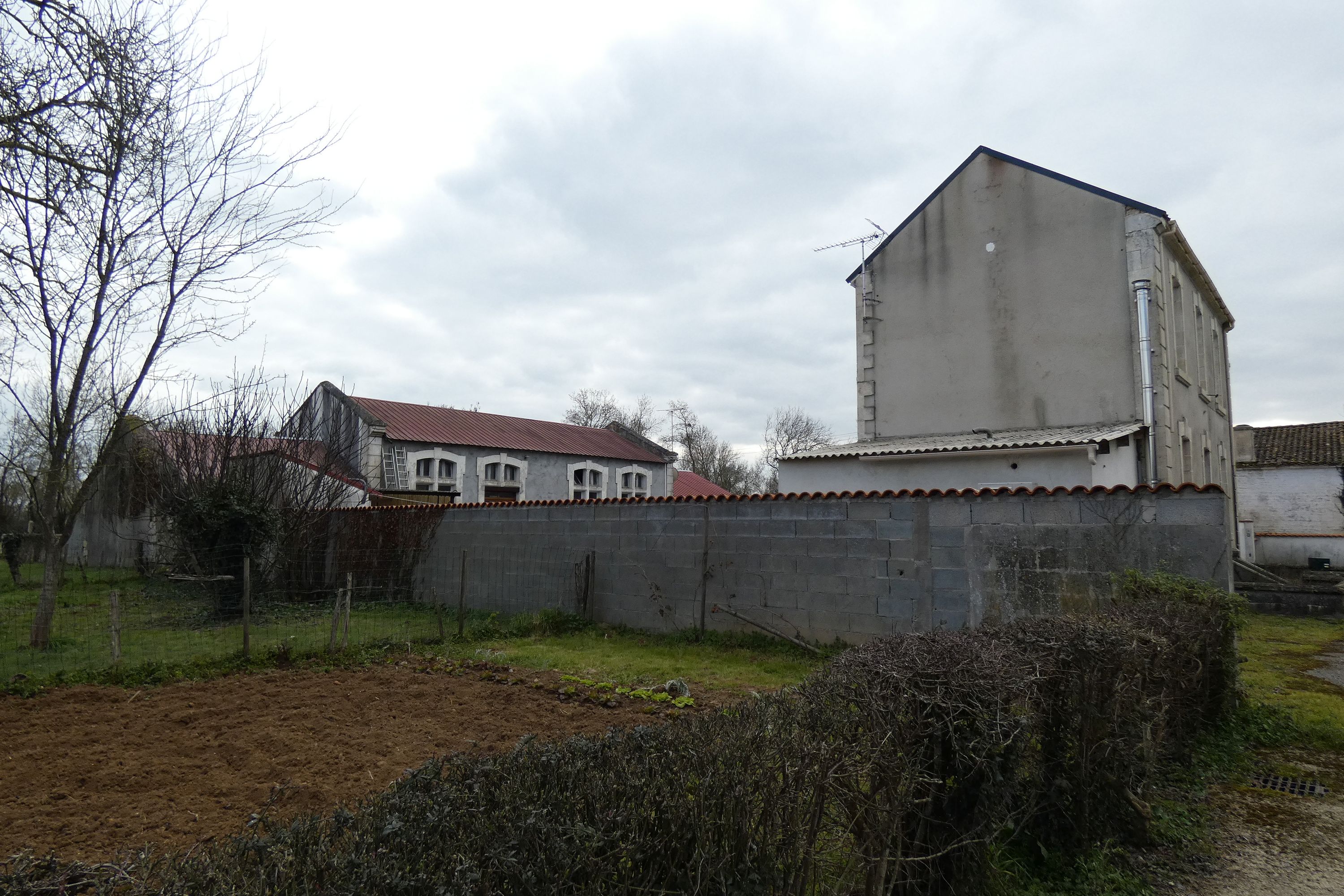 Ecole primaire de Nessier, actuellement maison, 35 route des Pictons