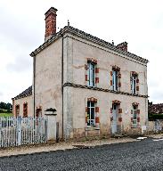 Mairie-école de l'ancienne commune d'Aulaines réunie à Bonnétable, actuellement maison d'écrivain Catherine Paysan.