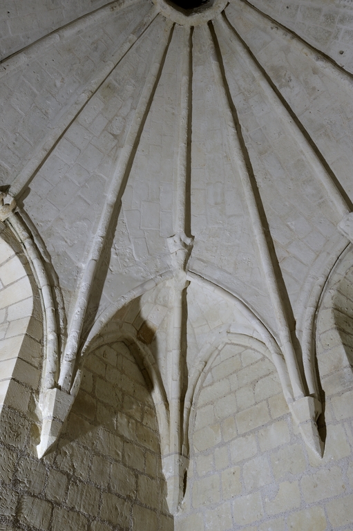 Chapelle funéraire, lanterne des morts, dite chapelle Sainte-Catherine, Fontevraud-l'Abbaye