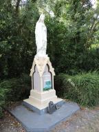 Statue monumentale de la Vierge, dite Notre Dame du Marais ; Drapelle