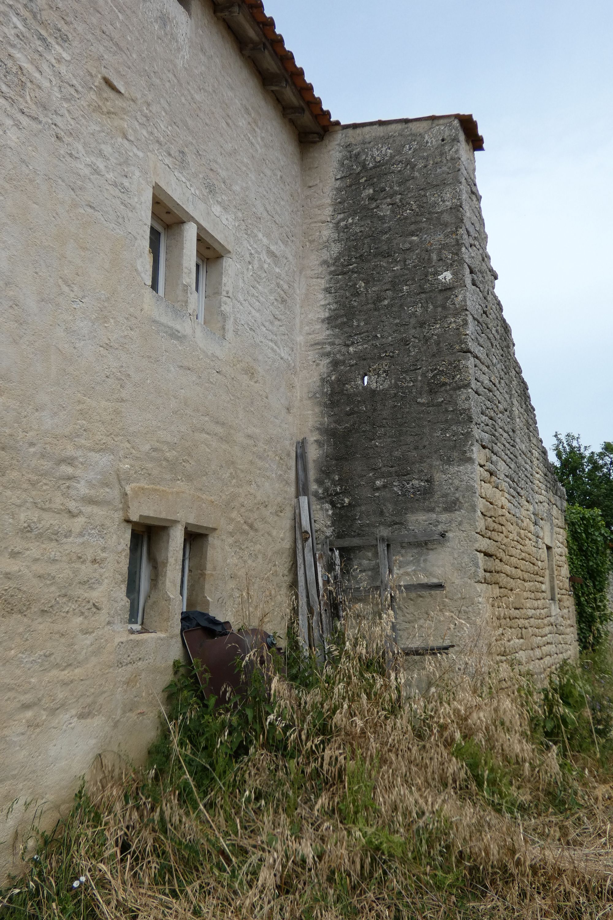 Demeure dite le Logis d'Aziré, actuellement maison, 44 chemin de la Chapelle