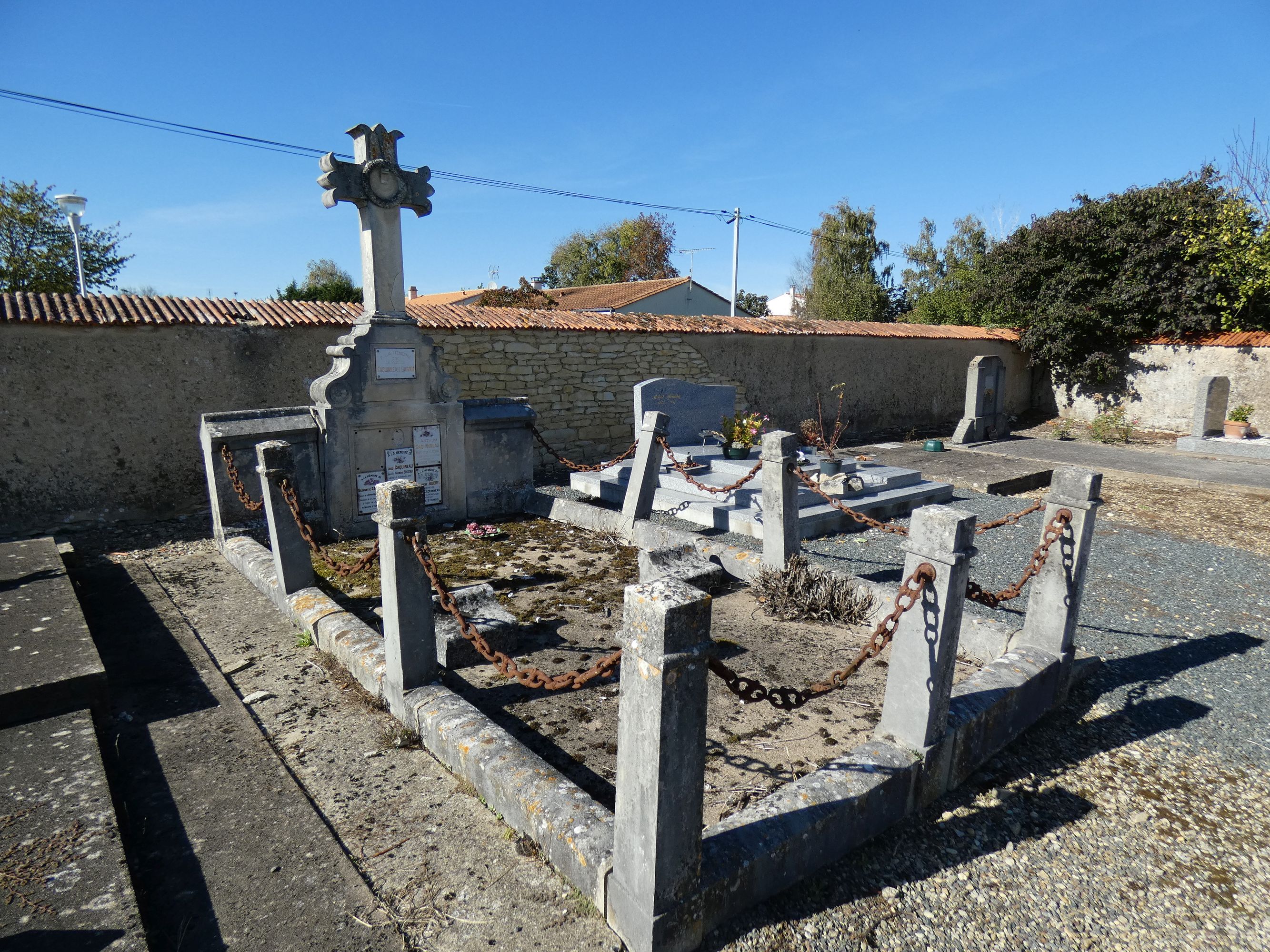 Enclos funéraire de la famille Caquineau-Gardeau, dont un soldat de la guerre 1914-1918