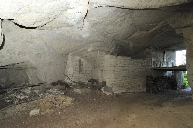 Carrière souterraine d'extraction de tuffeau de la Maumenière (site abandonné), chemin dit des Caves