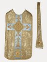 Ornement doré : chasuble, étole