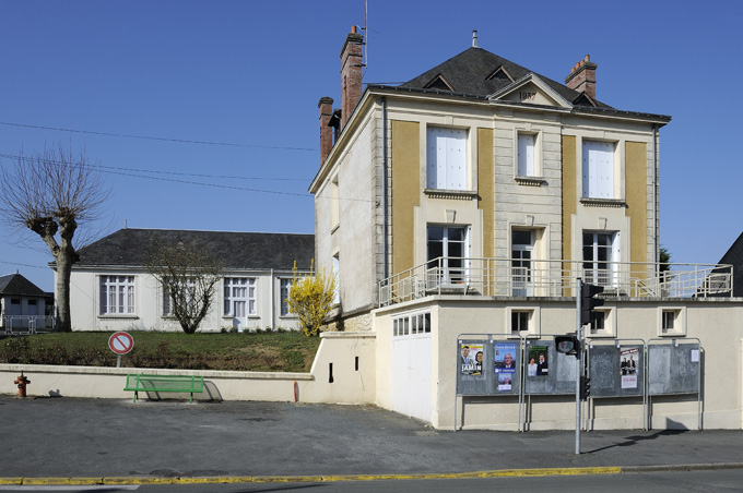 École de garçons, actuellement école primaire, 49 avenue Rochechouart, Fontevraud-l'Abbaye