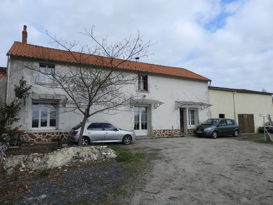 Laiterie industrielle puis cinéma, actuellement maison, avenue de la Gare