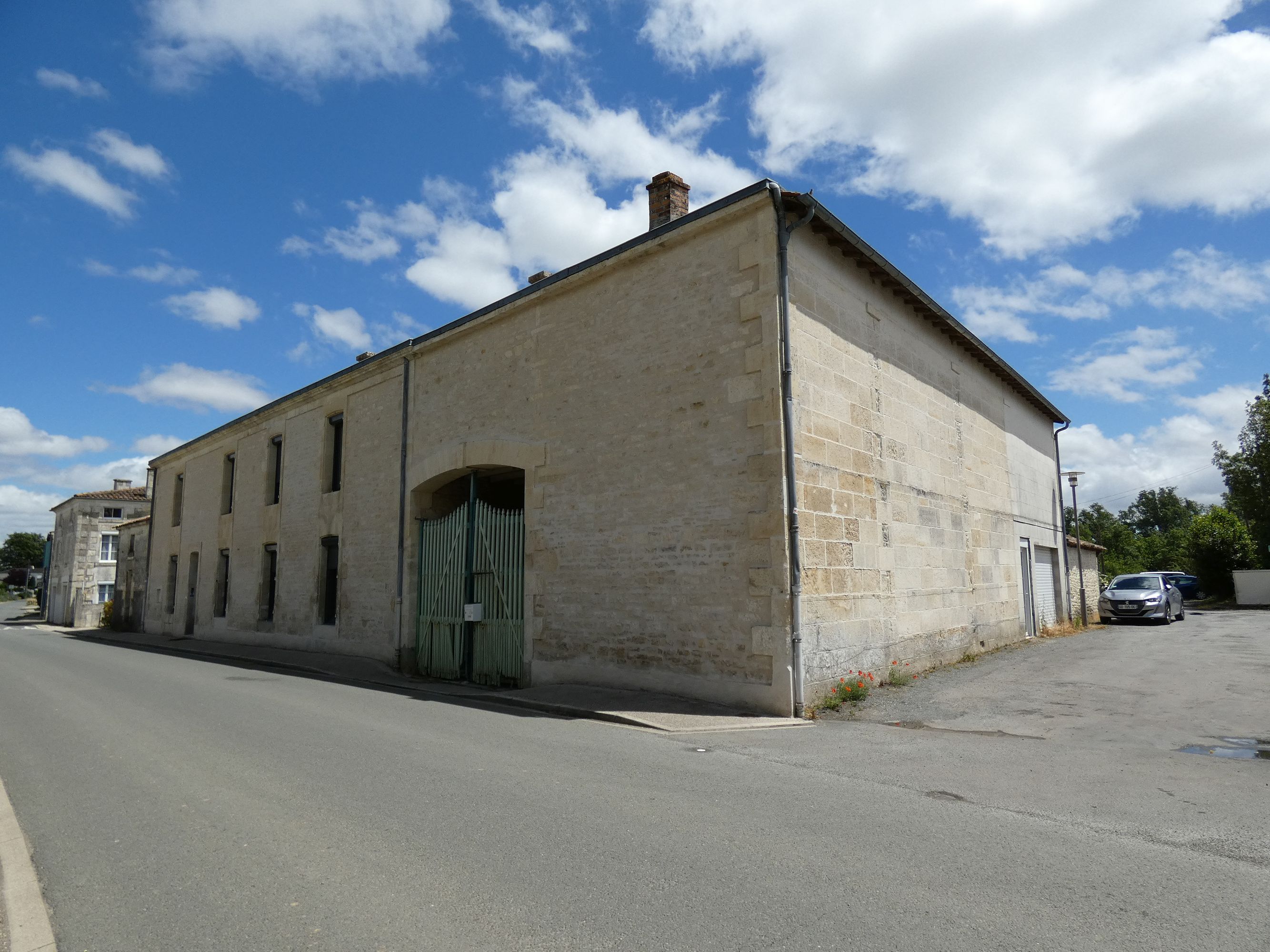 Maison, café et hôtel, 14 route de Benet