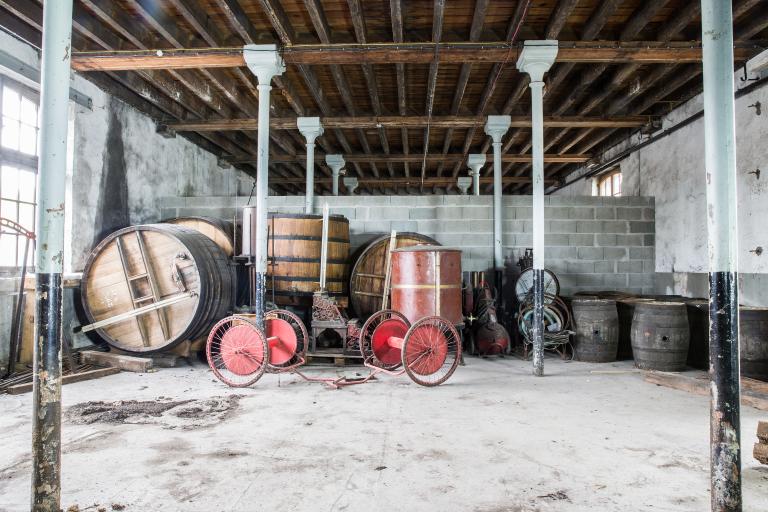 Distillerie d'eau-de-vie de cognac et chais Rémy-Martin, puis distillerie Seguin