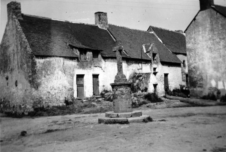 Rangée de maisons, 1, 2, 3 place de la Croix