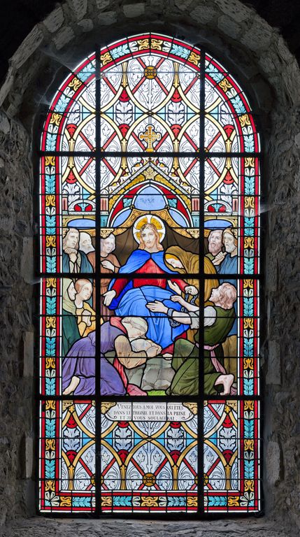 Verrière figurée décorative : Christ consolateur (baie 1) - Église paroissiale Notre-Dame, Astillé
