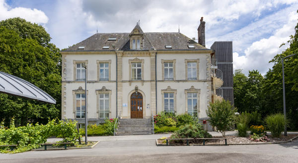 Maison de villégiature dite château, actuellement lycée professionnel agricole, Rochefeuille