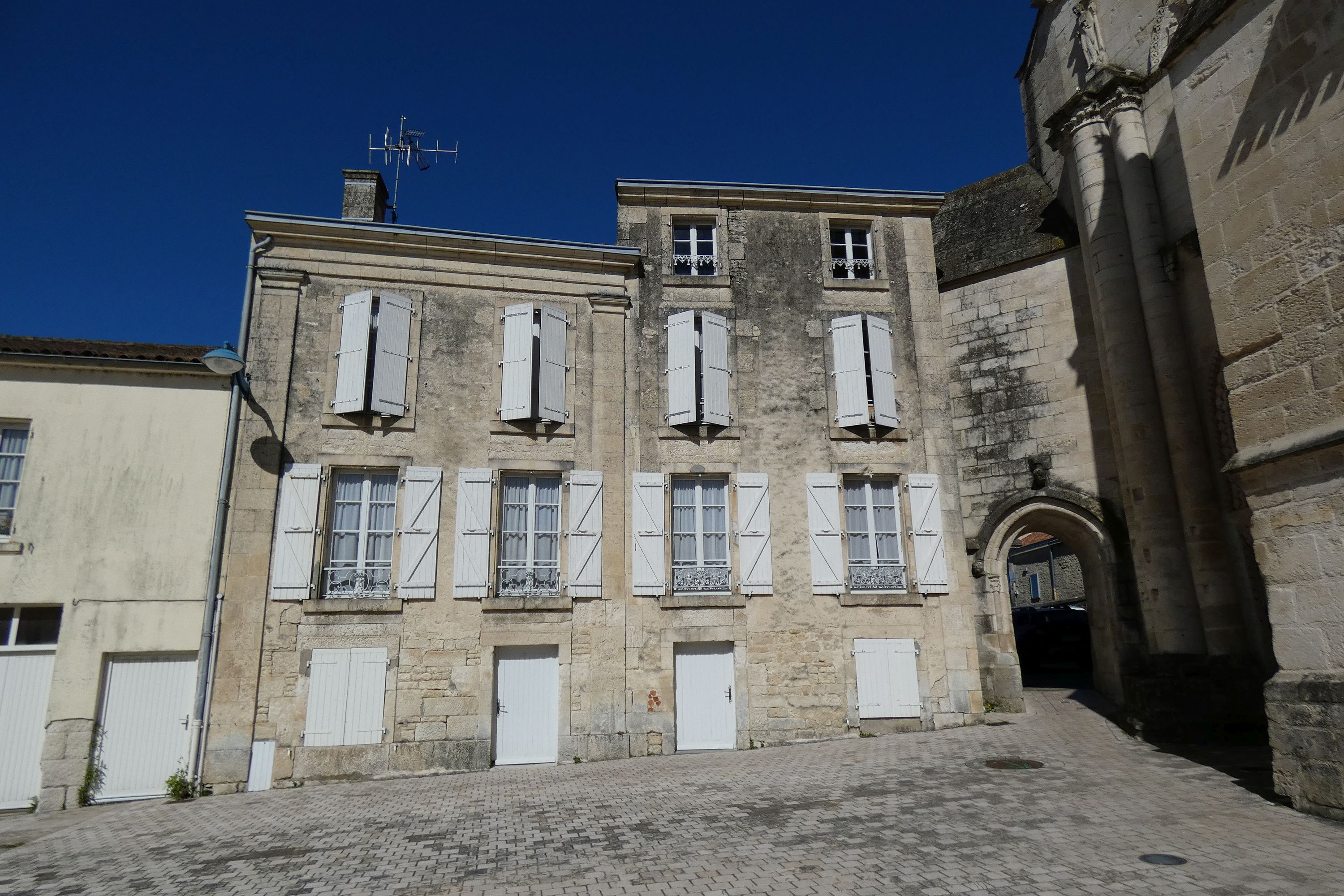 Maison puis presbytère, 6 place du Croissant