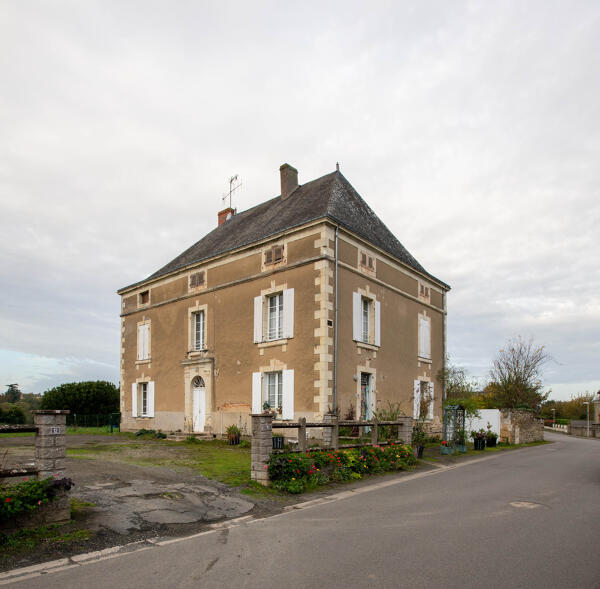 Maison, puis école de garçons et mairie