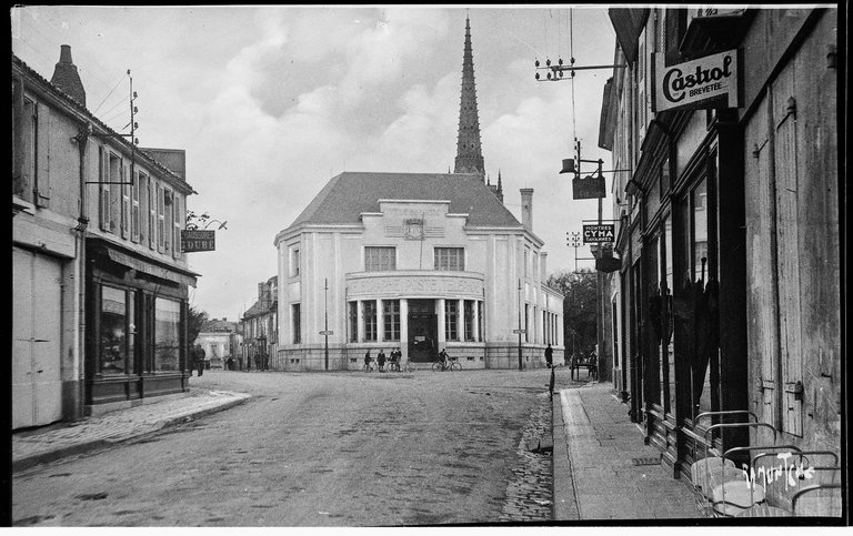 Poste, place Edouard-Herriot