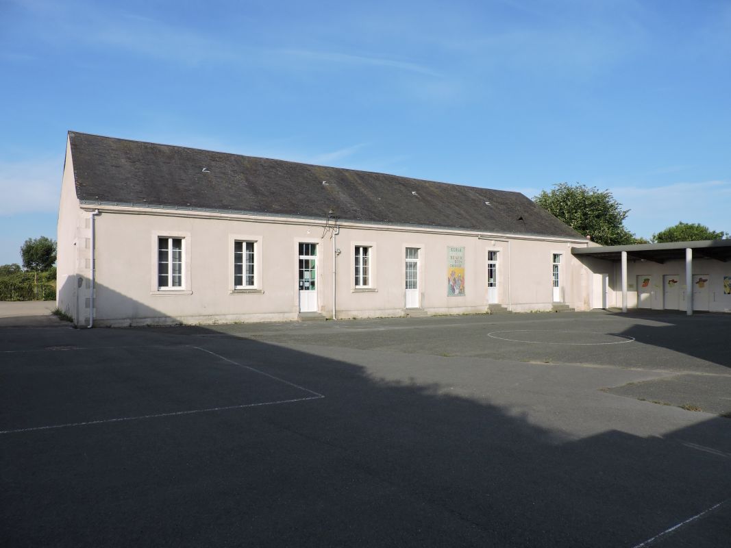 Ecole primaire publique Gaston-Chaissac, place du 8-Mai-1945