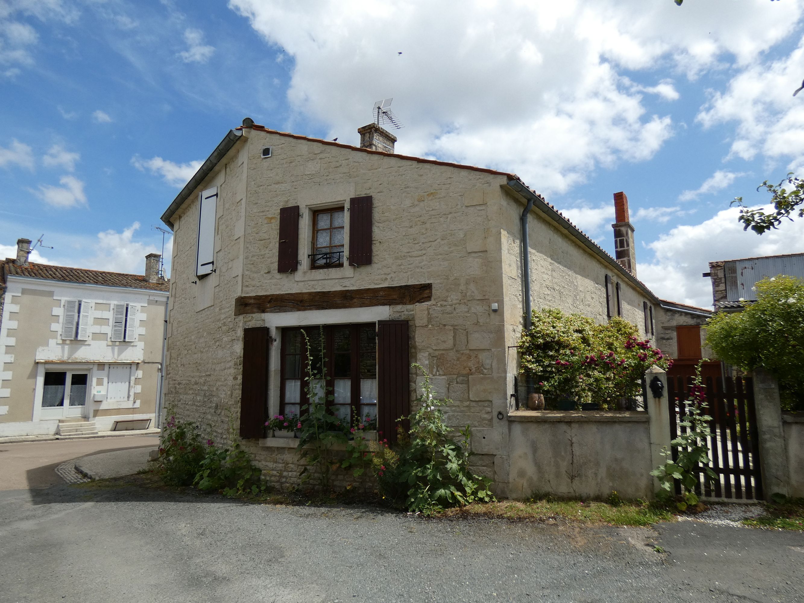 Magasin de commerce, restaurant, actuellement maison, 12 rue du Port