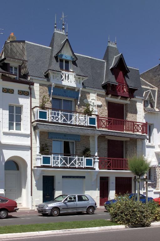 Maisons jumelles dites villas balnéaires Saint-Cosme et Saint-Damien, 15-16 esplanade Lucien-Barrière