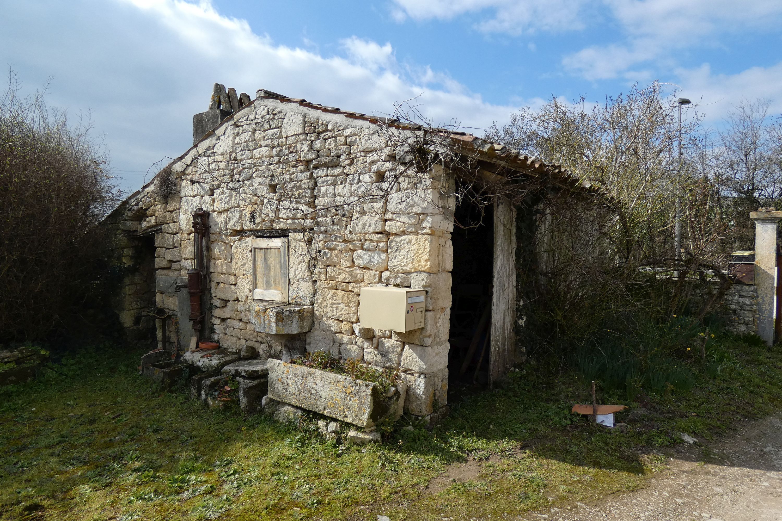 Fermes, actuellement maisons, 15 et 17 route des Pictons