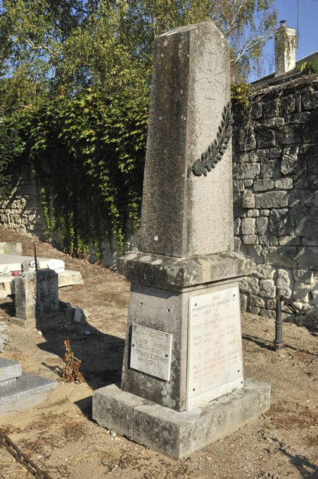 Monument aux morts, cimetière de Rest, rue Saint-Pierre, Montsoreau