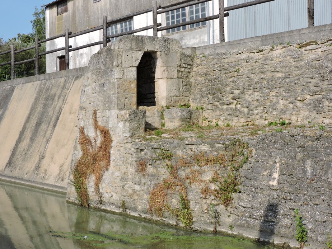 Puits commun, le Pont aux chèvres, rue du Canal