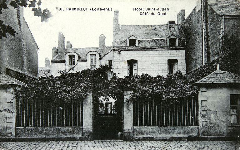 Le quai au début du XXe siècle : les maisons n° 42, n° 44 rue du Général-De-Gaulle.