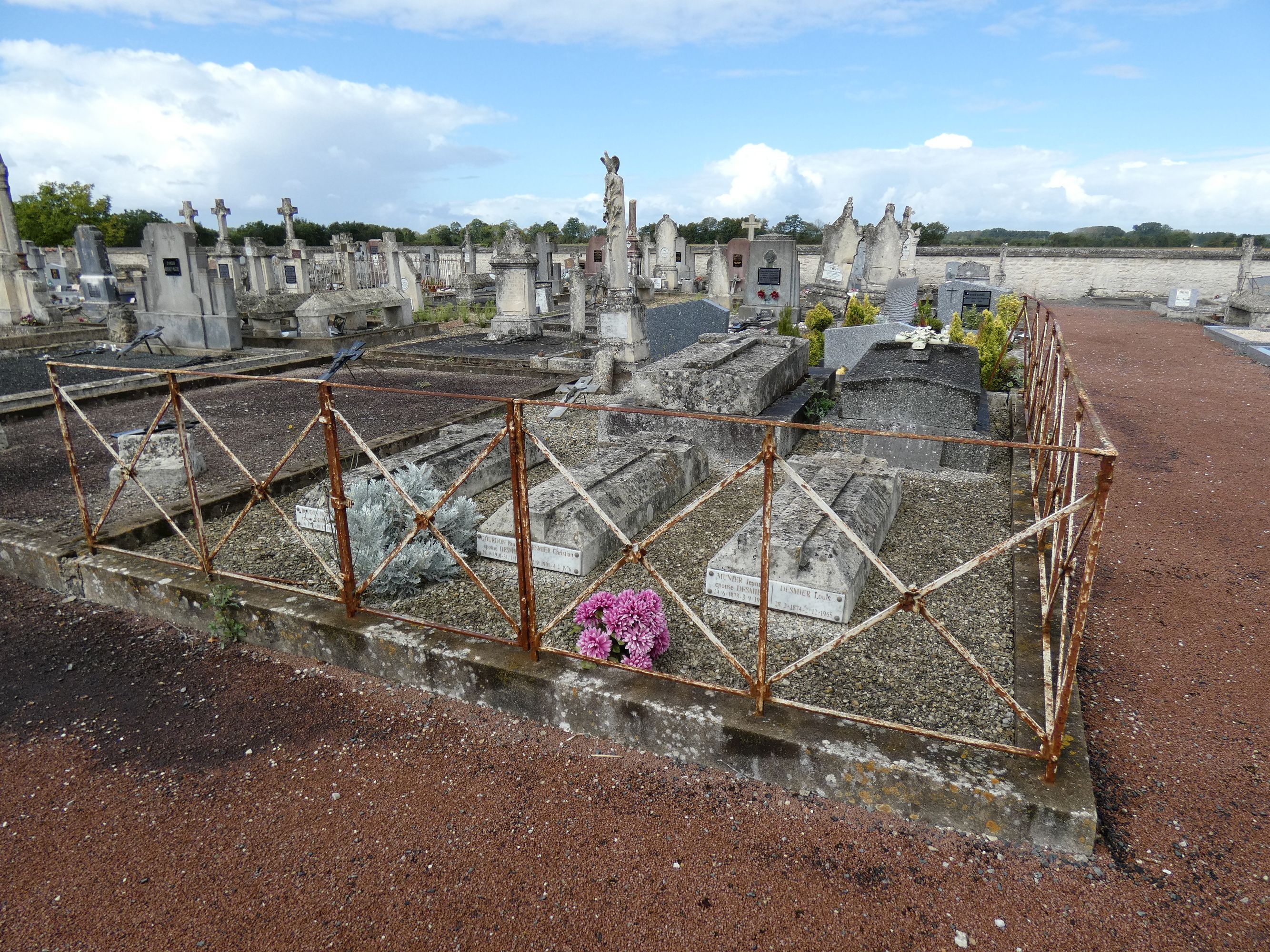 Enclos funéraire de la famille Desmier-Mercier