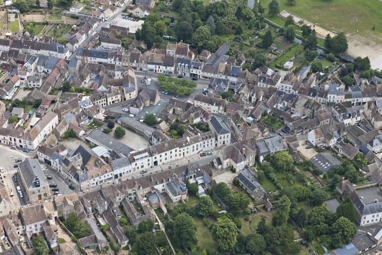 Le quartier de la place d'Armes et de la rue Saint-Nicolas, site de l'ancien château-fort de Bonnétable.