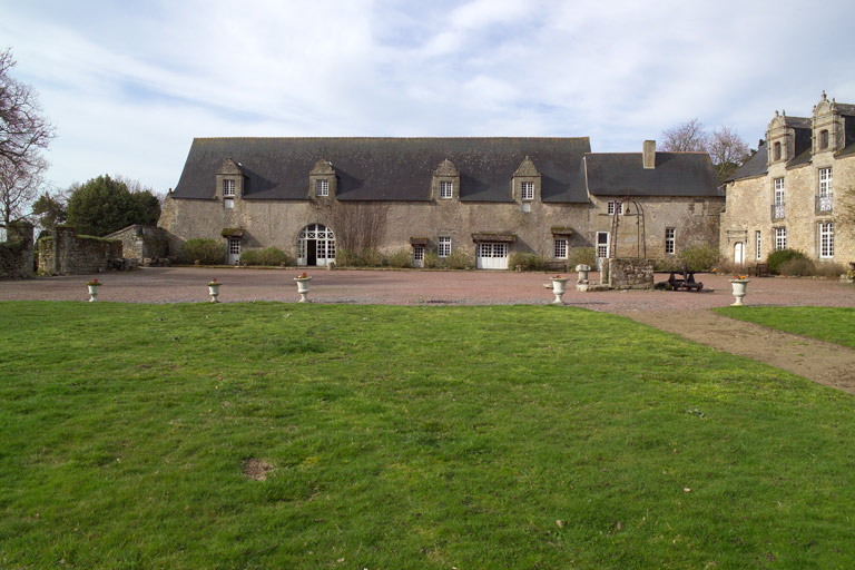 Manoir, puis château fort dit château de Careil