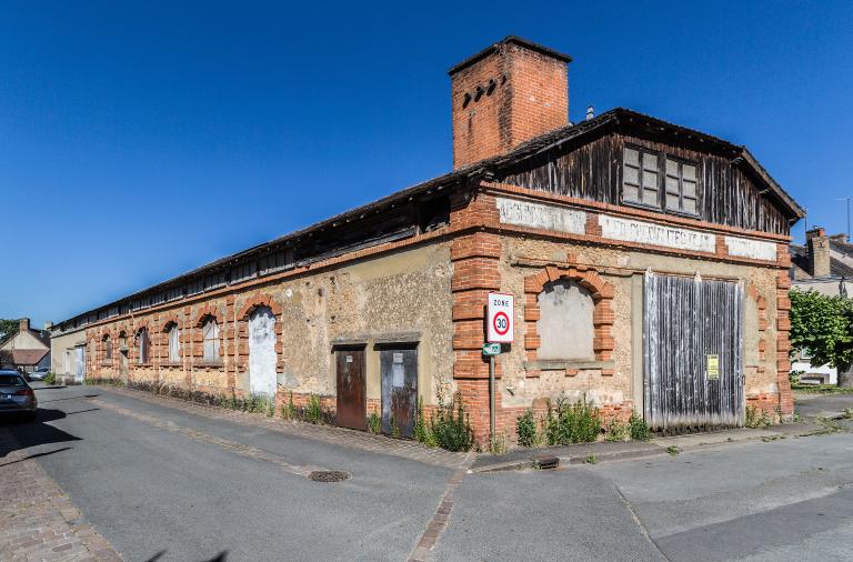 Fabrique de toiles, puis centrale électrique, savonnerie, puis scierie, puis entrepôt industriel, 23 rue des Vieux Ponts, Connerré