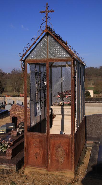 Cimetière à Saint-Pierre-du-Lorouër