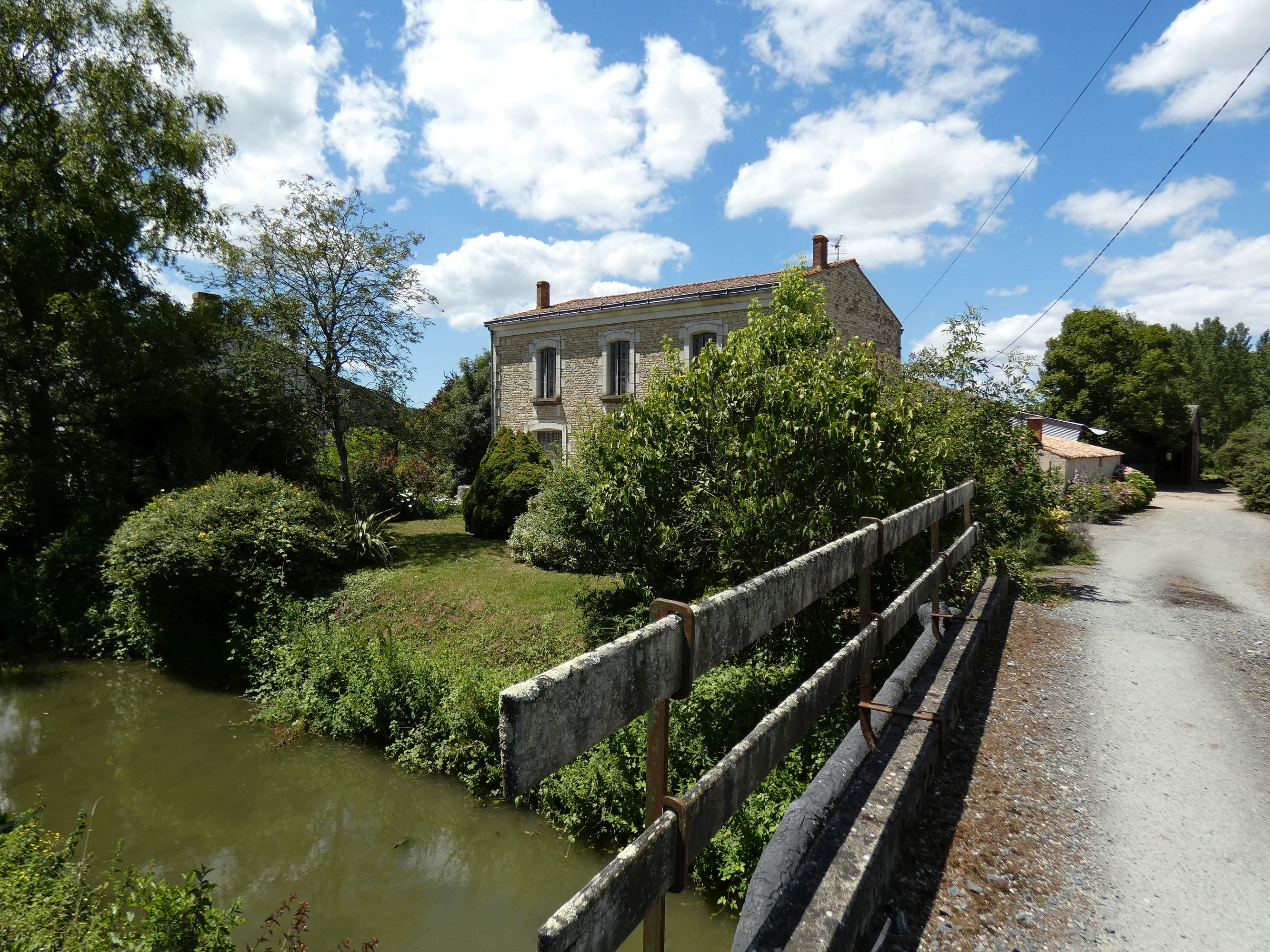 Ferme, actuellement maison ; Village de la Sèvre, chemin de Chambrun